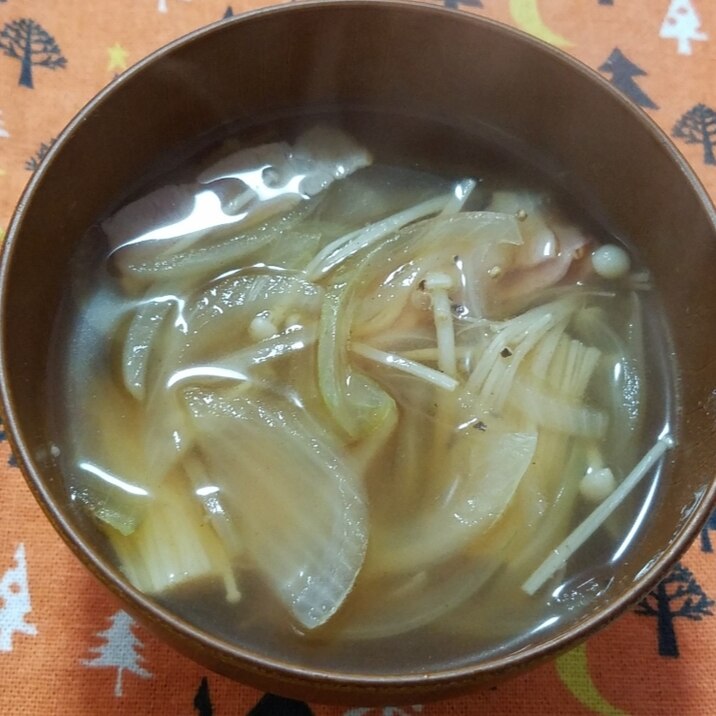 ベーコンと榎茸と玉ねぎの和風スープ